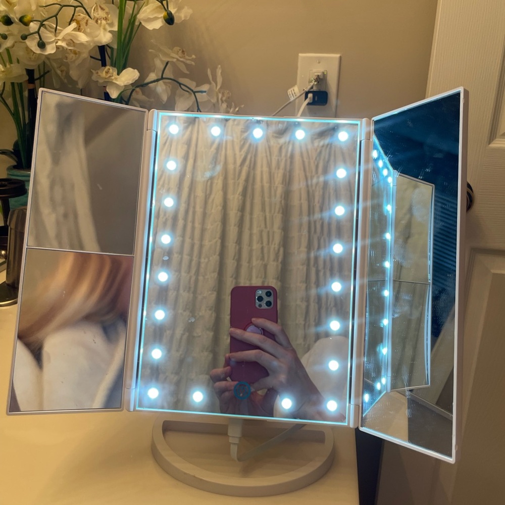 Travel Makeup Vanity Mirror with LED lights